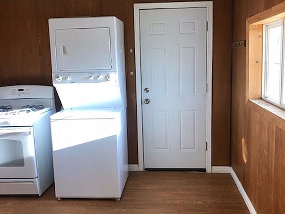 3rd image of 605 Hickory St