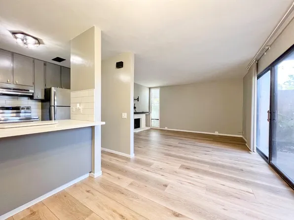 637 Woodside Sierra Unit 5, Sacramento, CA 95825