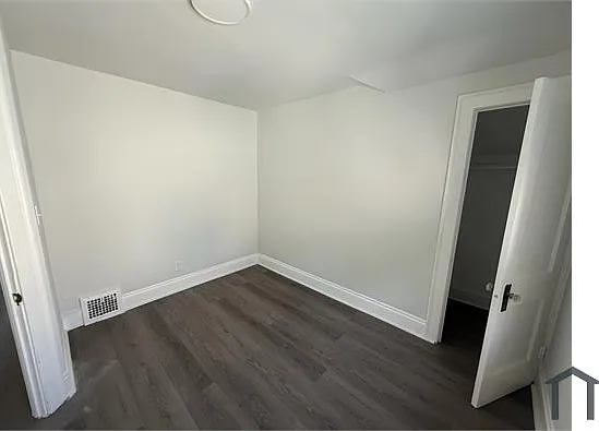 14308 Kingsford Ave — Photo 2