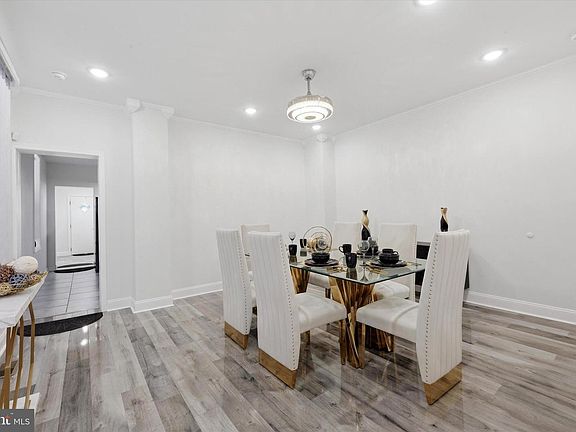 5th image of 6034 Larchwood Ave