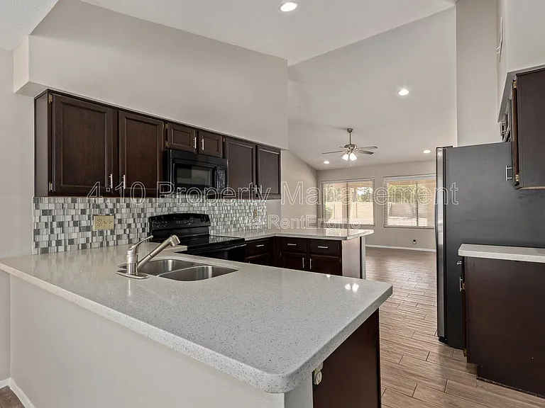 2381 W Redwood Dr — Photo 13