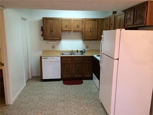 5th image of 326 Kiowa St