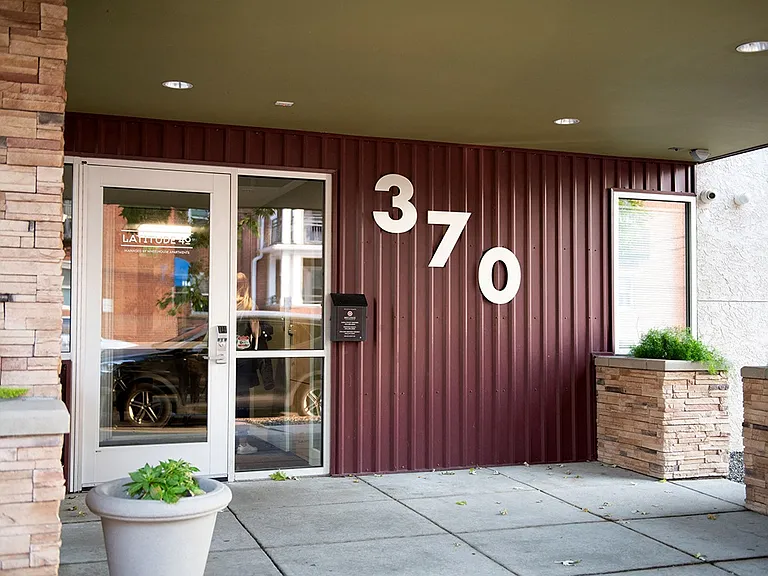 Latitude 40 — Photo 15