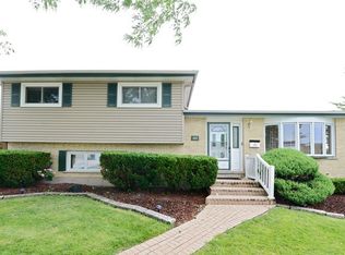 165 S Highview Ave, Addison, IL 60101