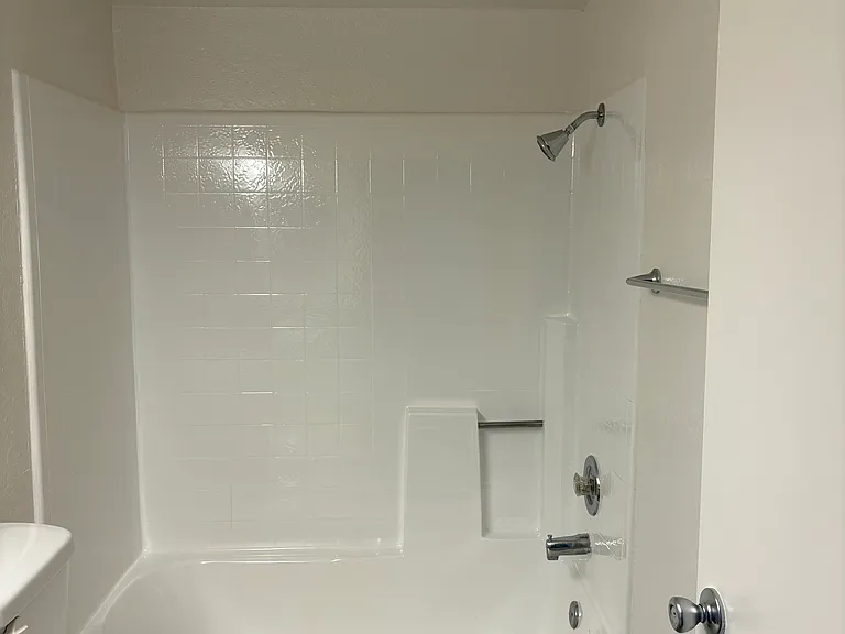 1319 Peckham St #19 — Photo 12