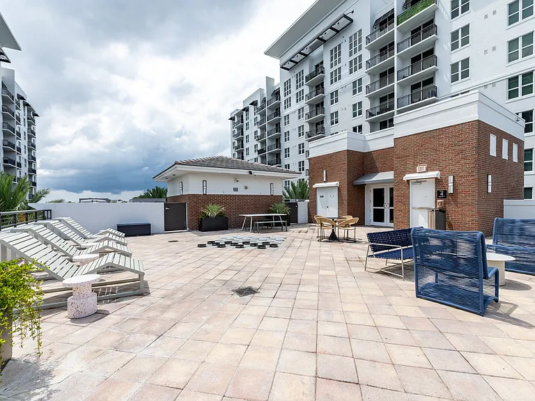 Rooftop Lounge Area at One Plantation Apartments in Plantation, FL 33324