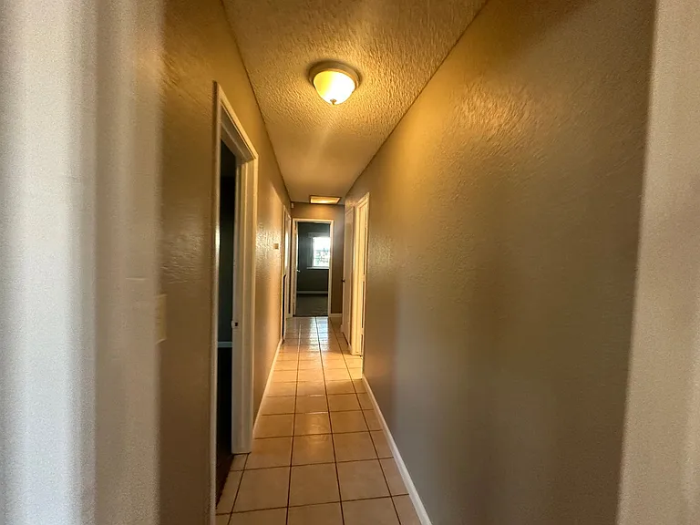 1175 E Edison St — Photo 14