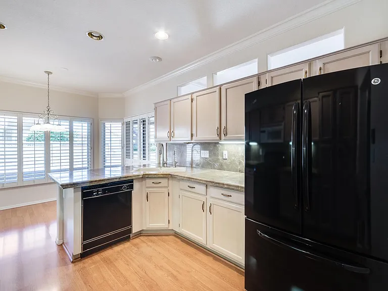 15304 W Heritage Dr — Photo 12