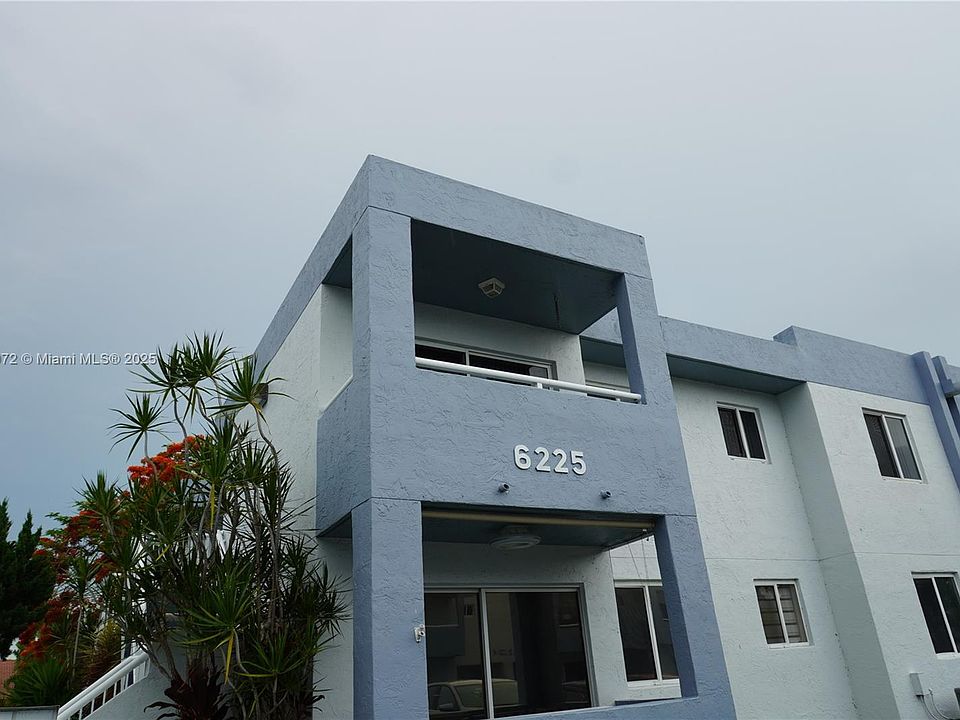 Building Photo 3