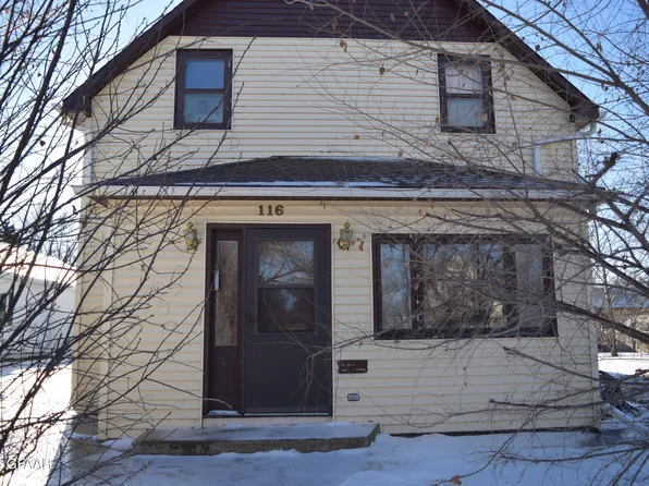 116 10th St NW, Devils Lake, ND 58301