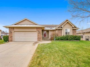 1019 E Pembrook Rd, Derby, KS 67037