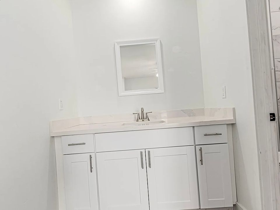 1st image of 2640 E Beverly Ln #1