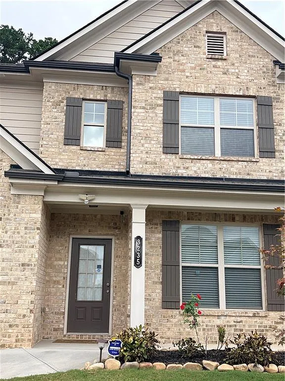4 bed, 2.5 bath, 2974 sqft, $2,800 — Photo 2