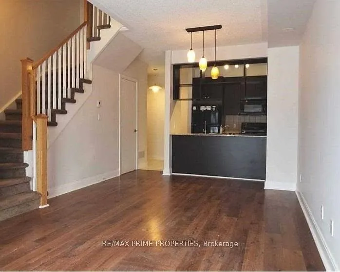315 Village Green Sq #Townhouse 69 — Photo 3