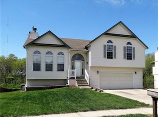 11736 N Charlotte St, Kansas City, MO 64155