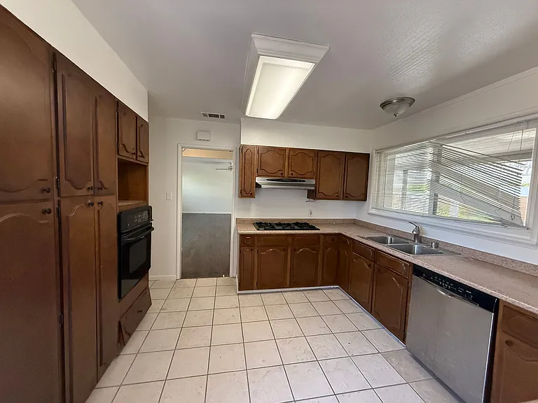 1815 N Westwood Ave — Photo 13