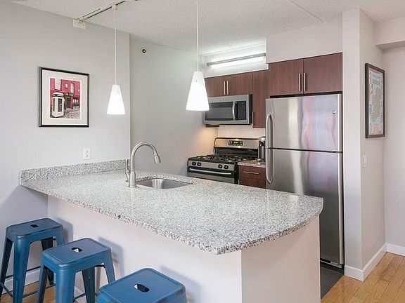 3rd image of 555 W 23rd St APT S7n