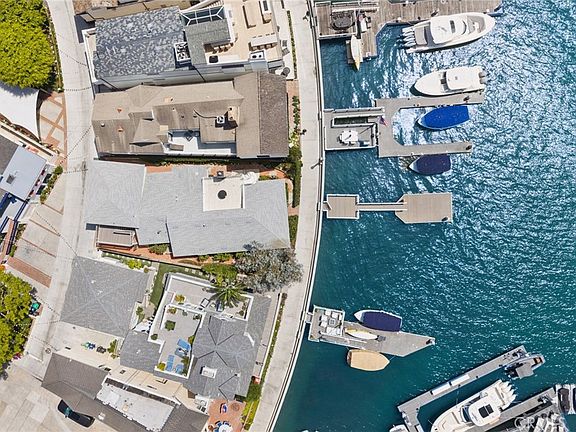 3rd image of 112 S Bay Front