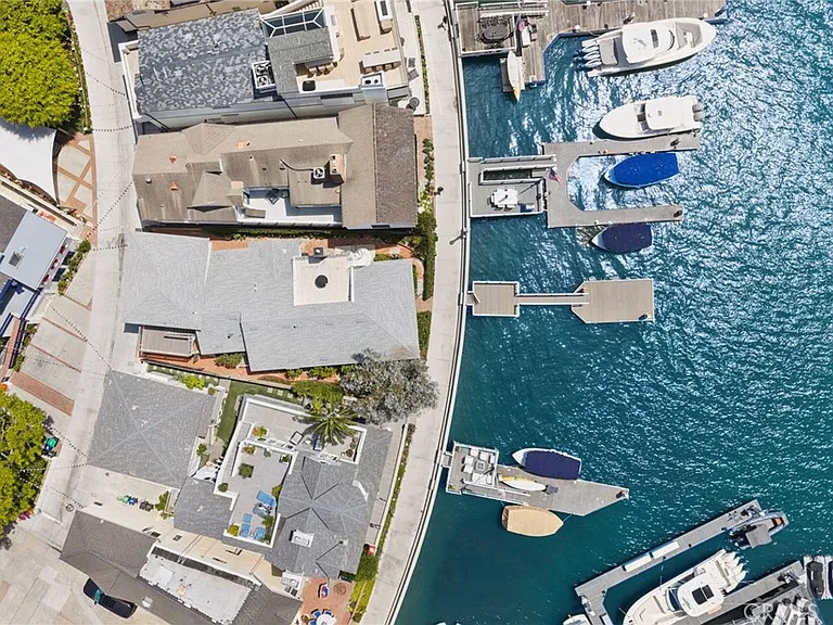 112 S Bay Front — Photo 3