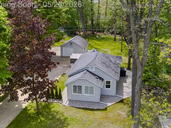 6281 Waldon Rd, Clarkston, MI 48346
