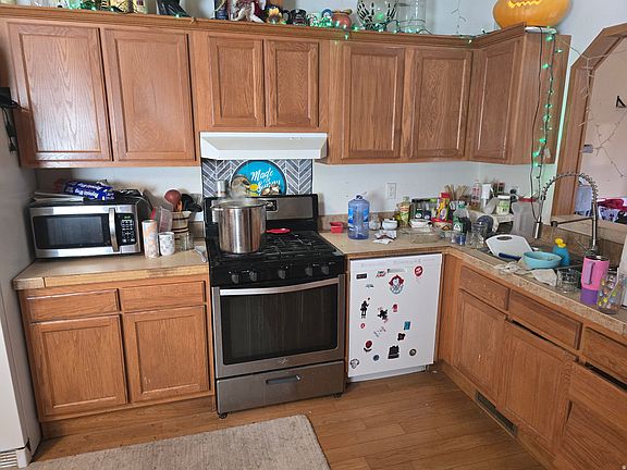 2nd image of 466 W 2000 S