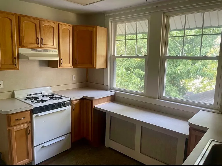 2145 Parkview Ave #2 — Photo 3