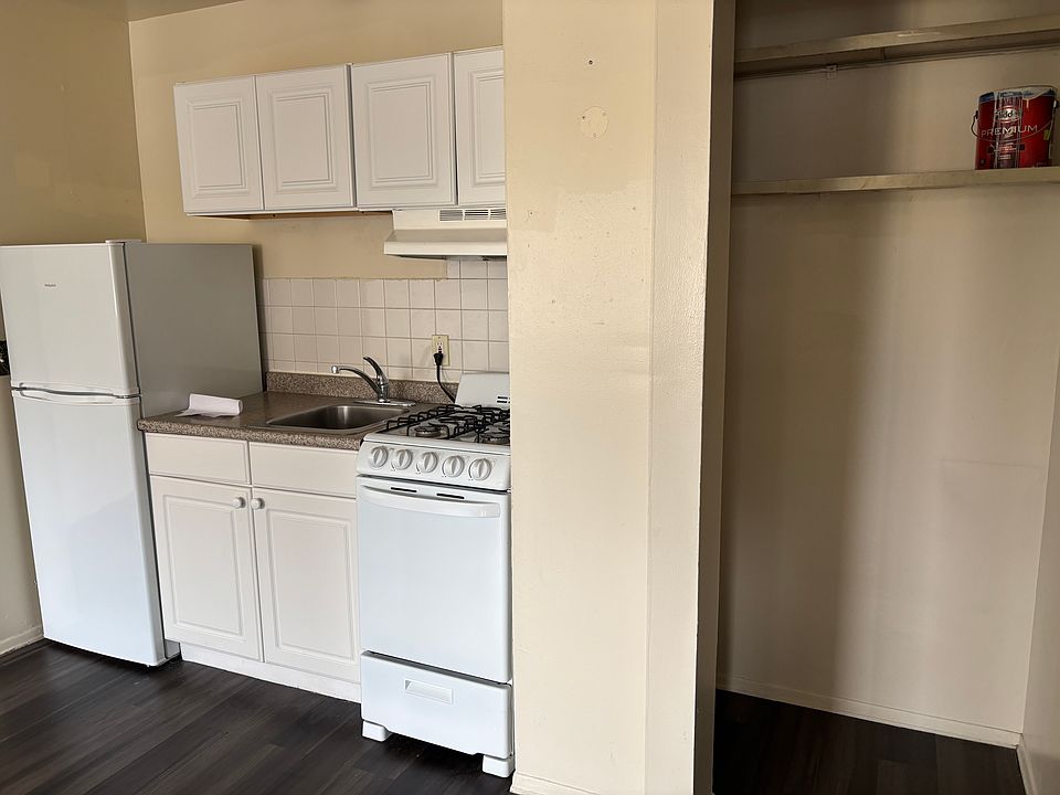 1st image of 125 Granfield Ave #C