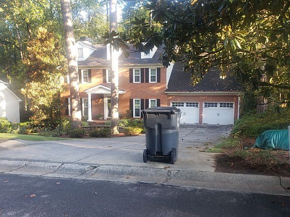 2nd image of 2301 Woodsfield Ln NE