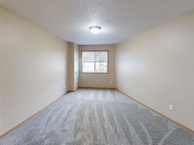Dakota Park Apartments — Photo 11
