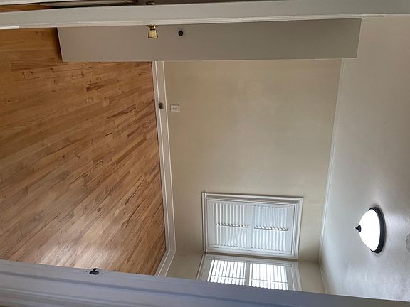 3rd image of 814 Guildford Ave