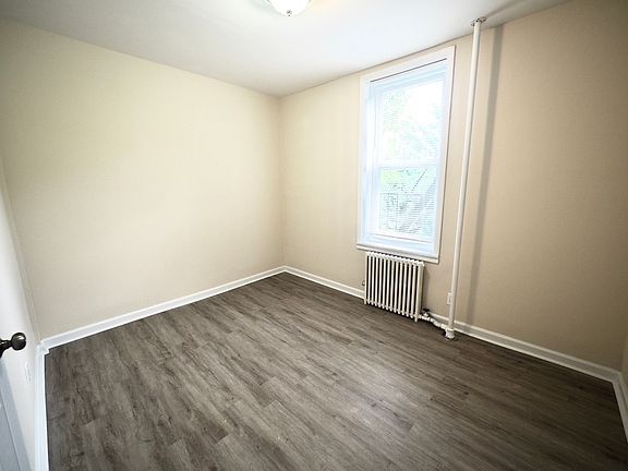 4th image of 21-22 Newtown Ave #2Z