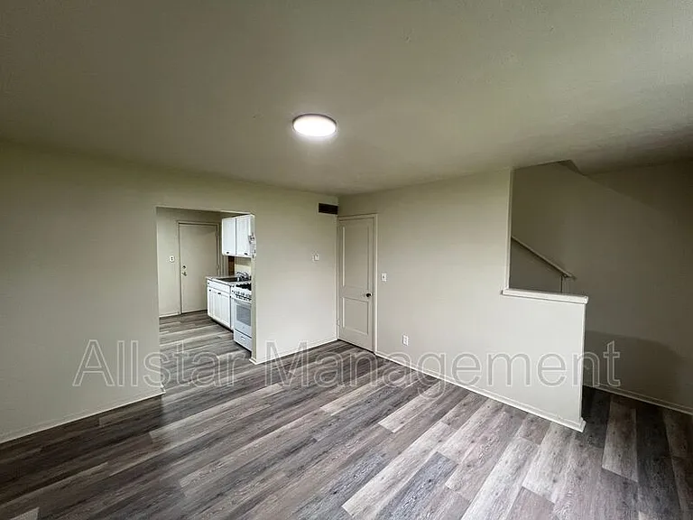 942 S Central Dr — Photo 3