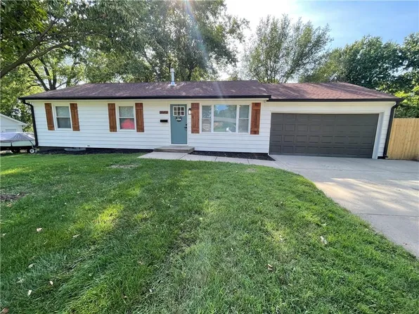 2512 S Queen Ridge Dr, Independence, MO 64055