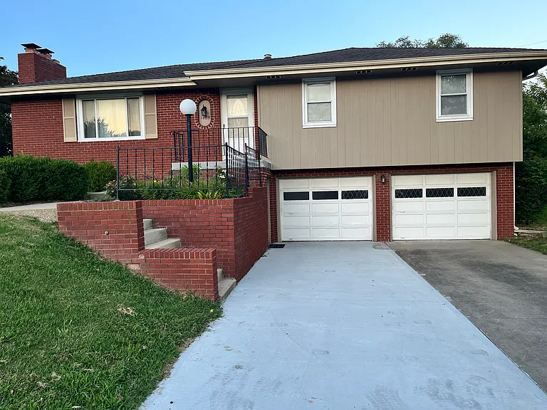1405 Tamara Dr — Photo 2