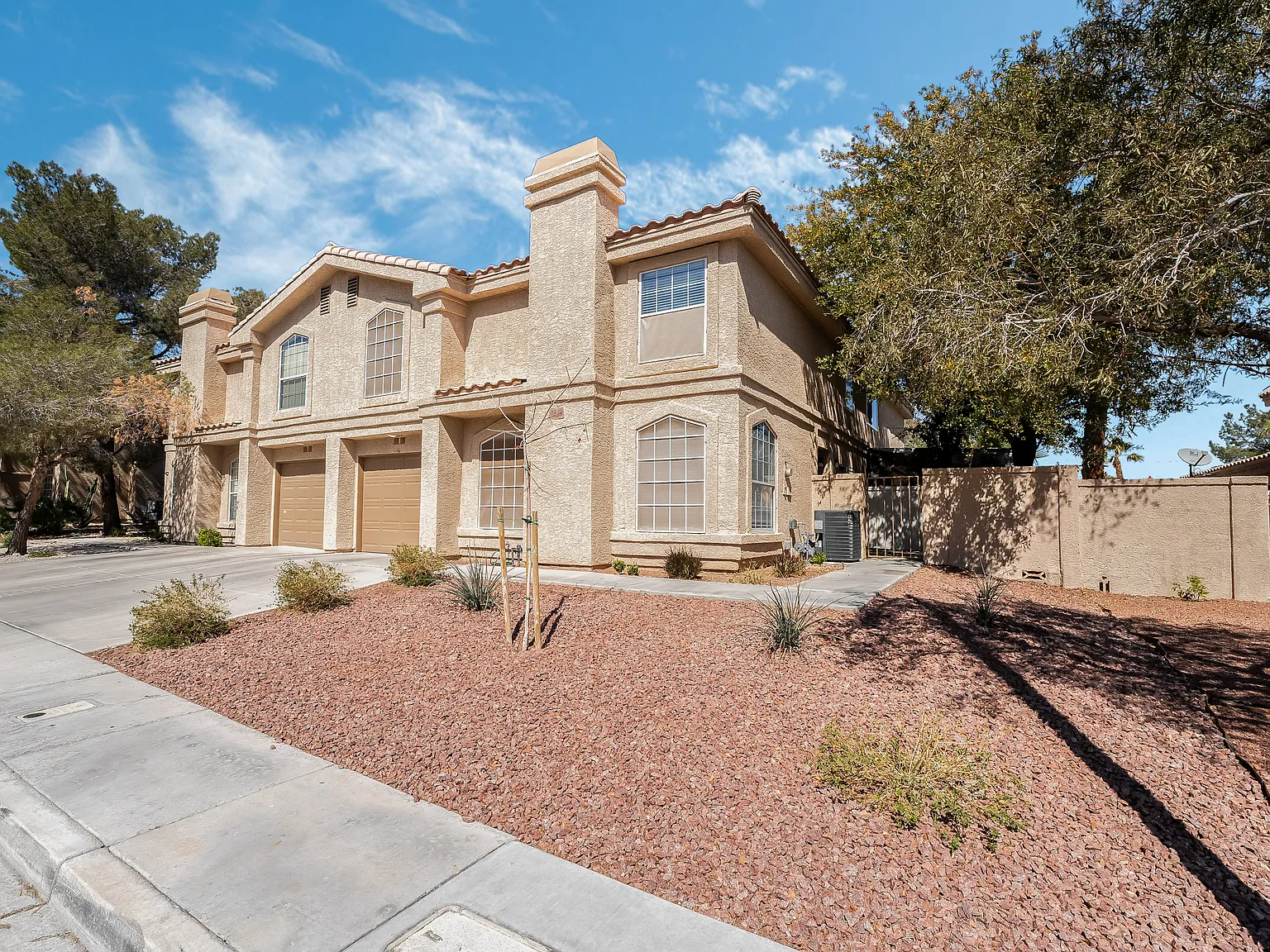 3 bed, 2.5 bath, 1541 sqft, $1,999 — Photo 1