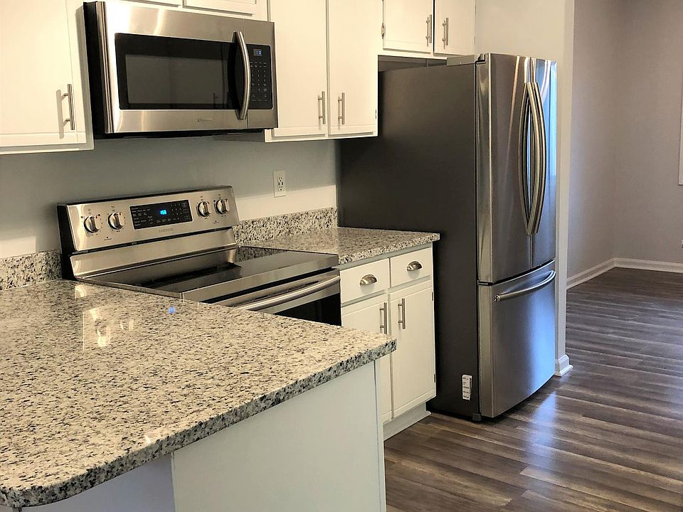 Beautiful fully remodeled kitchen. New stainless steel appliances, French door refrigerator, granite countertops and light fixtures. Plenty of cabinet and counter space. three seat bar.