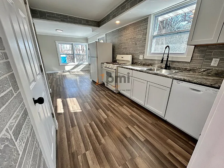 14725 Bryan St — Photo 7