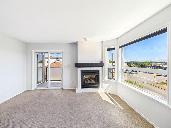5th image of 327 Prideaux St #304