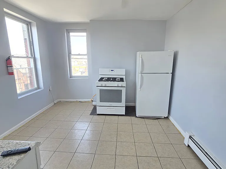 95 16th Ave #3RA — Photo 2