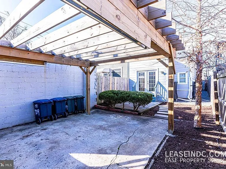 709 16th St NE — Photo 32