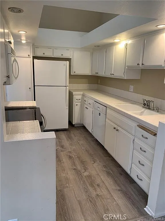 2 bed, 1100 sqft, $3,950 — Photo 4