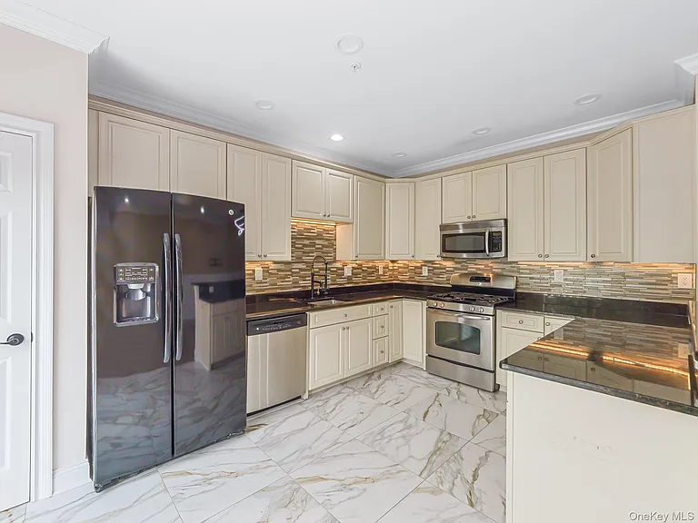 1115 Balsam Dr — Photo 13