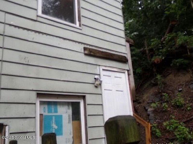 2nd image of 208 Hill Street