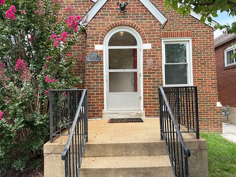 5457 Robert Ave — Photo 3