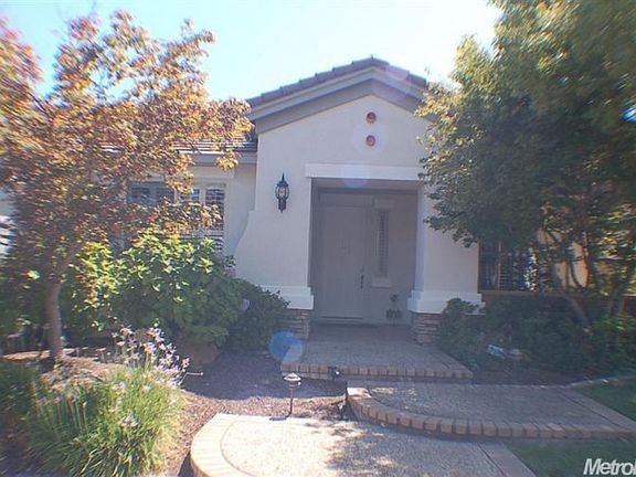 2nd image of 1205 Magnolia Ln