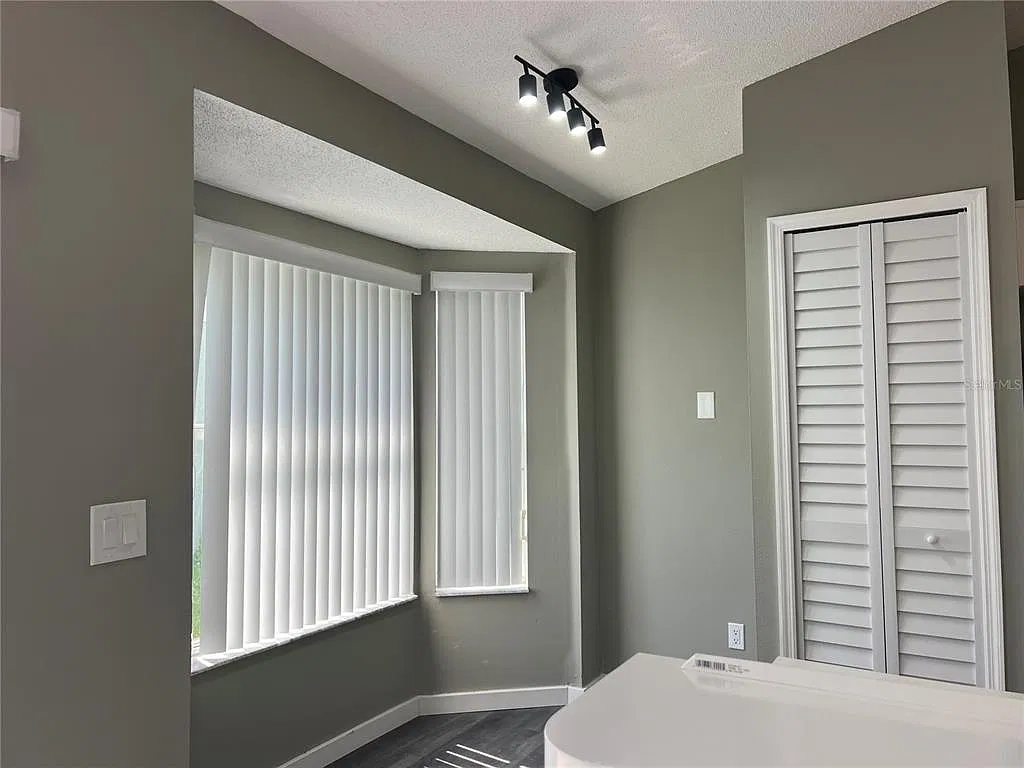 3 bed, 2.0 bath, 1210 sqft, $1,795 — Photo 4