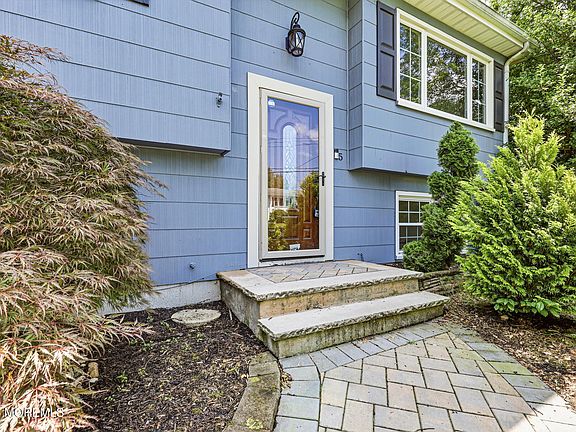 4th image of 5 Dogwood Drive
