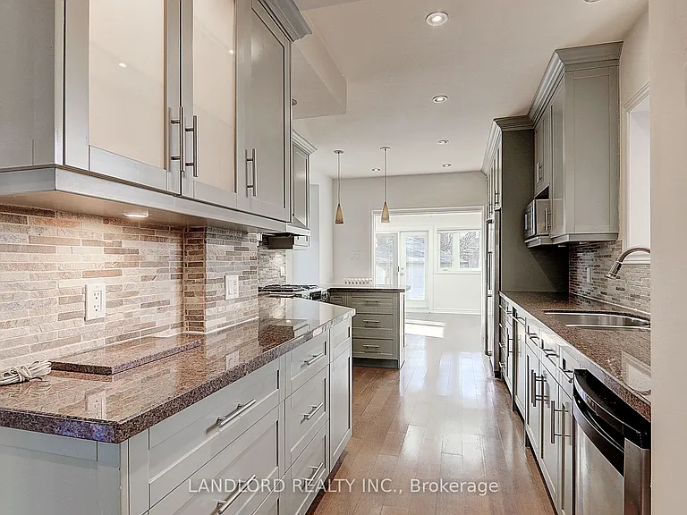 138 Fallingbrook Rd — Photo 3