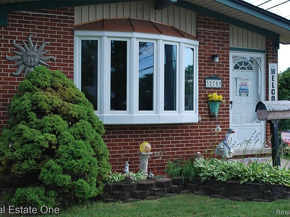 5th image of 32759 Birchwood St