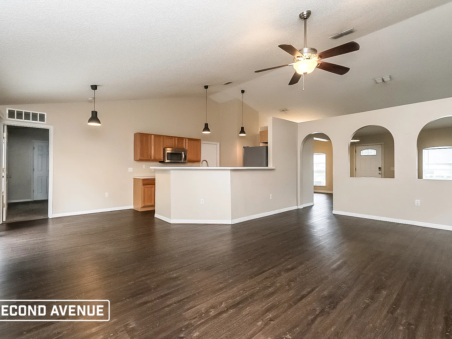 4 bed, 2.0 bath, 1809 sqft, $2,470 — Photo 2